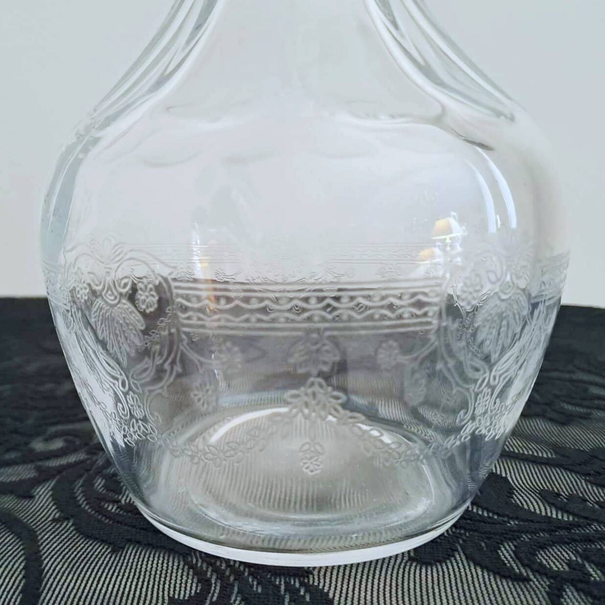 Set of 6 crystal glasses and a carafe