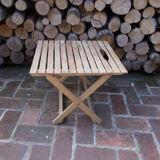 Folding table
