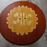 Pedestal table