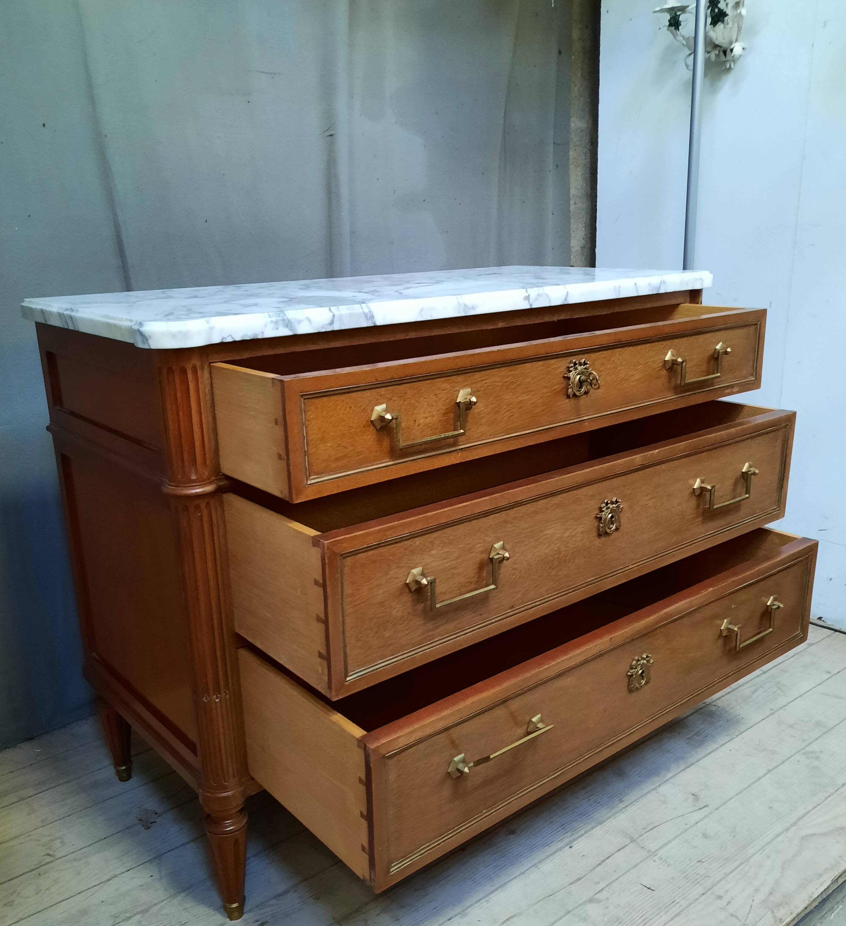Commode  style Louis XVI