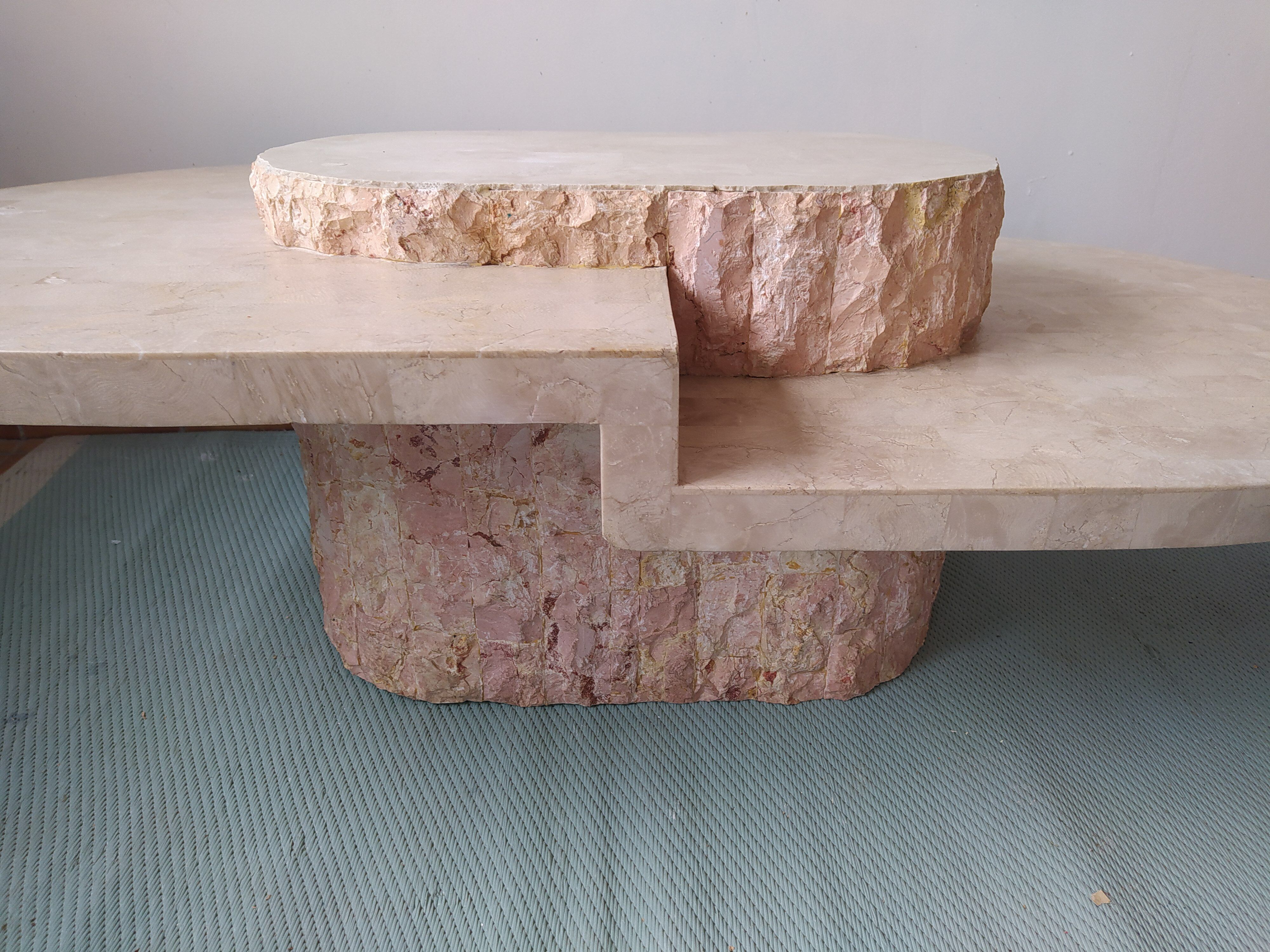 Oval coffee table in stone and marble