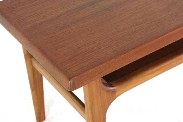 Table basse / table d'appoint 'Tuse' de Niels Bach, vintage danois