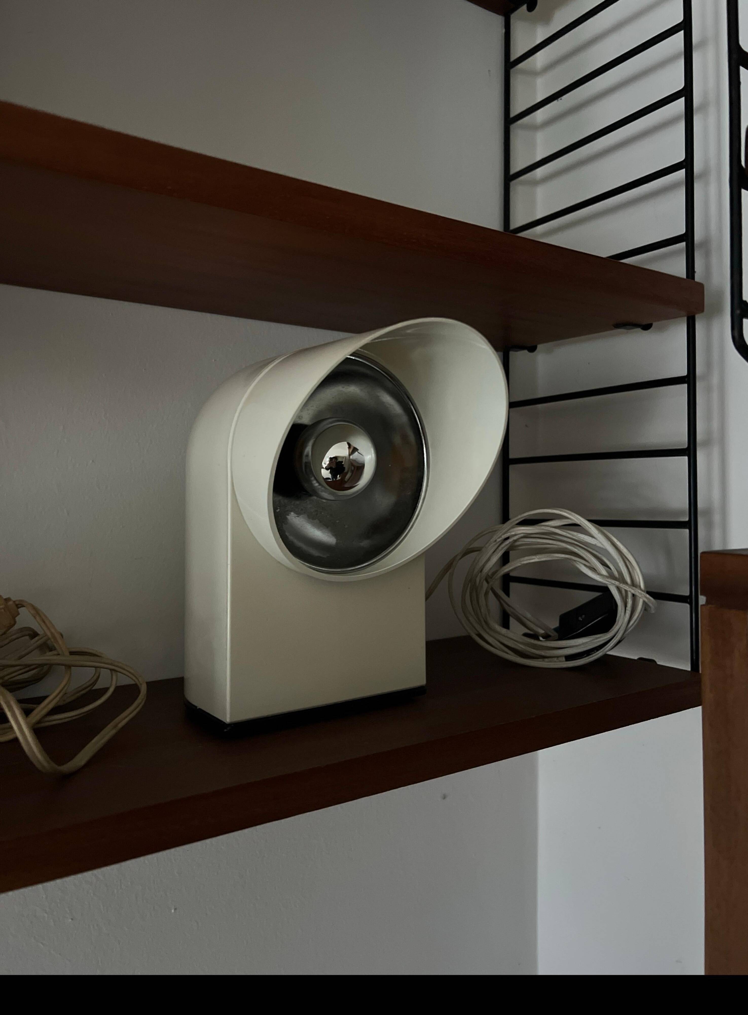 Lampe de table blanche "Oliver" de style Space Age vintage italienne par Paolo Piva pour Lumenform