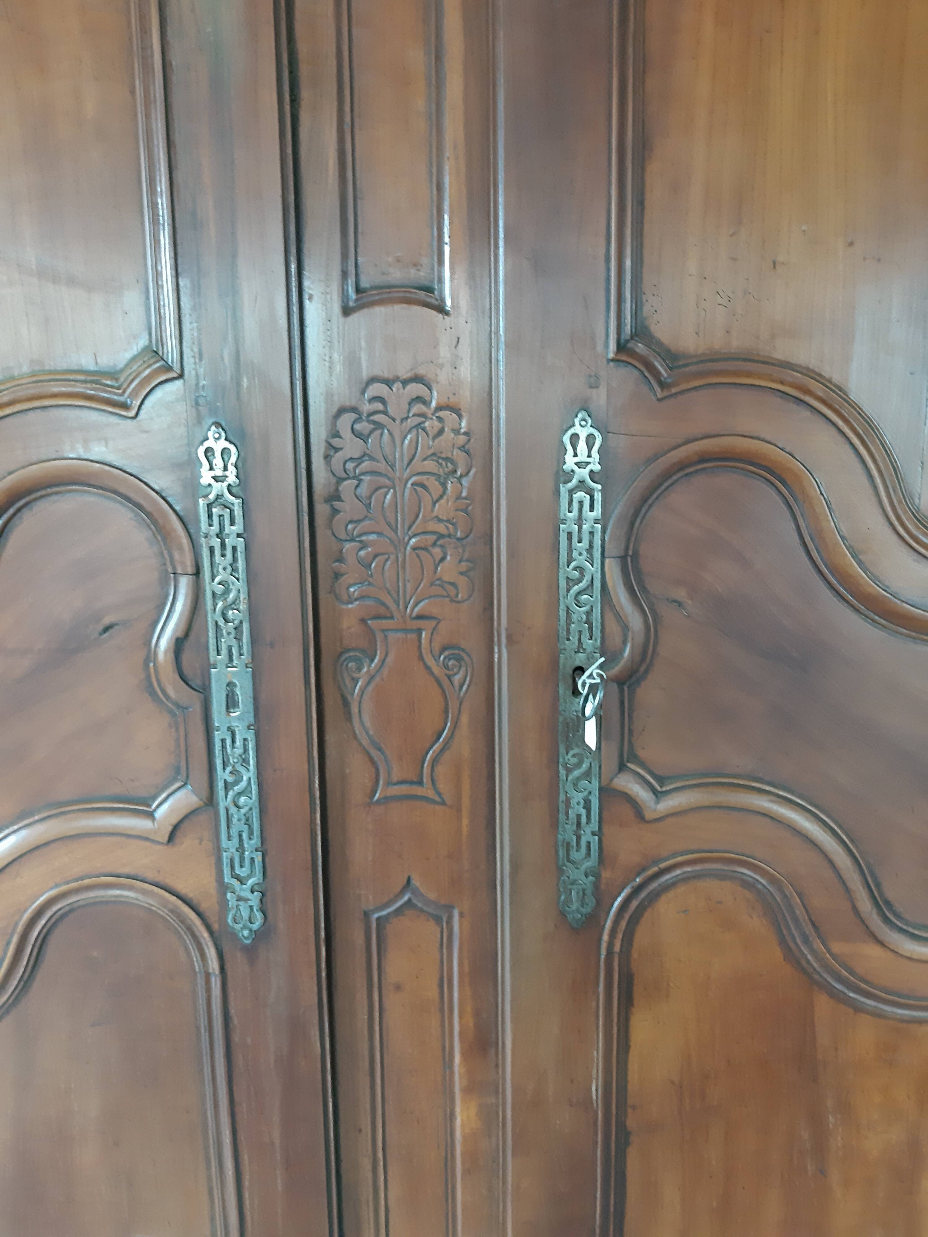 Wardrobe Louis XV merisier