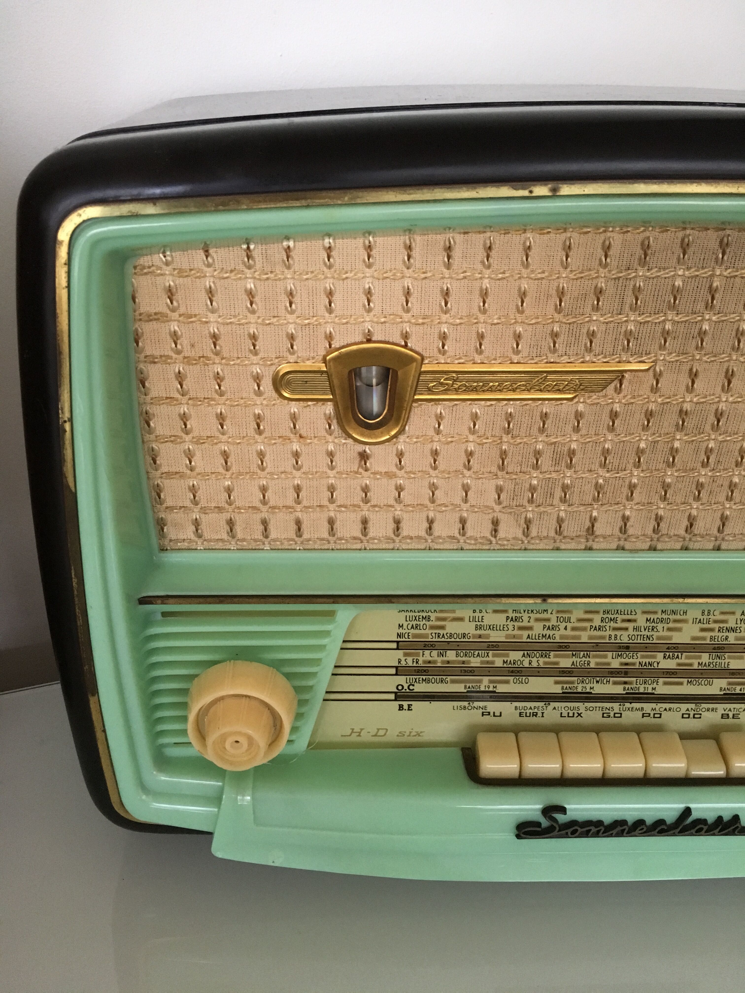Vintage Sonneclair radio station