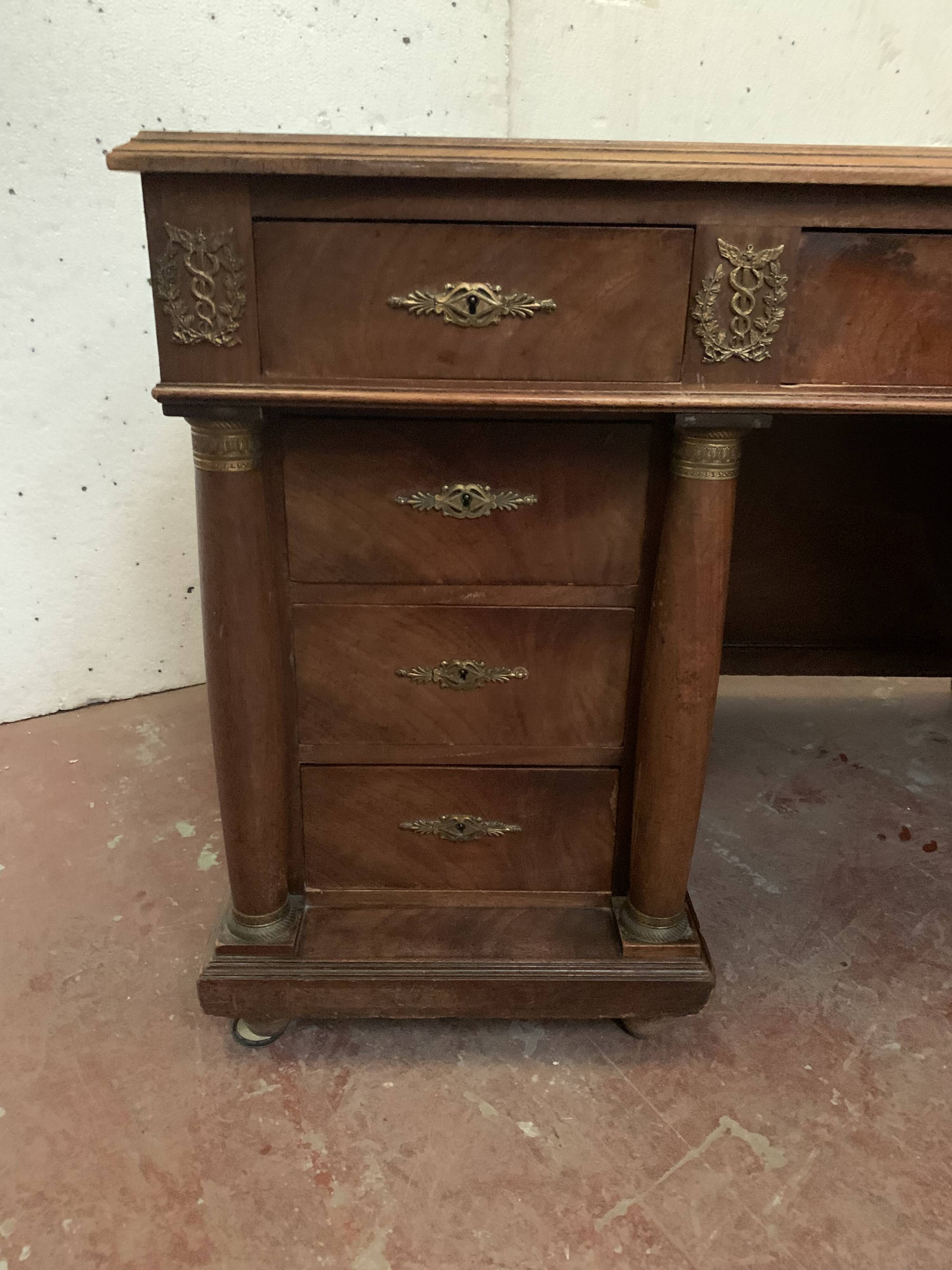 Bureau a caissons de style Empire en acajou et placage XX siècle