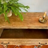 Commode rustique à trois tiroirs