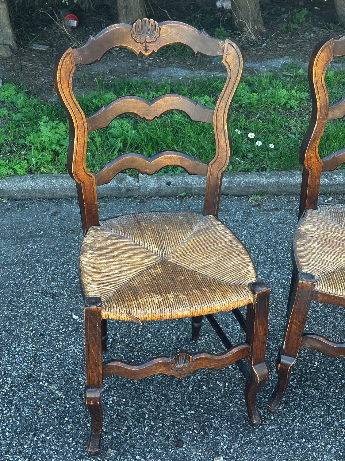 Set of 4 Louis XV straw chairs – solid wood – curved backrest