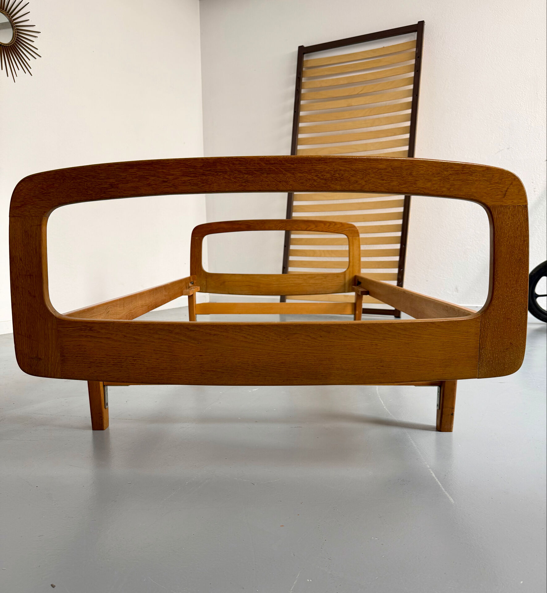 Ancien Lit daybed design Jacques Hauville pour BEMA 1950