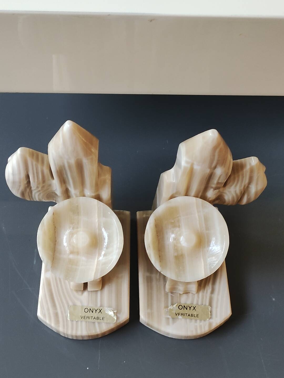 Serre Livres Mexicain en Sombrero/assoupis contre Cactus. En onyx.