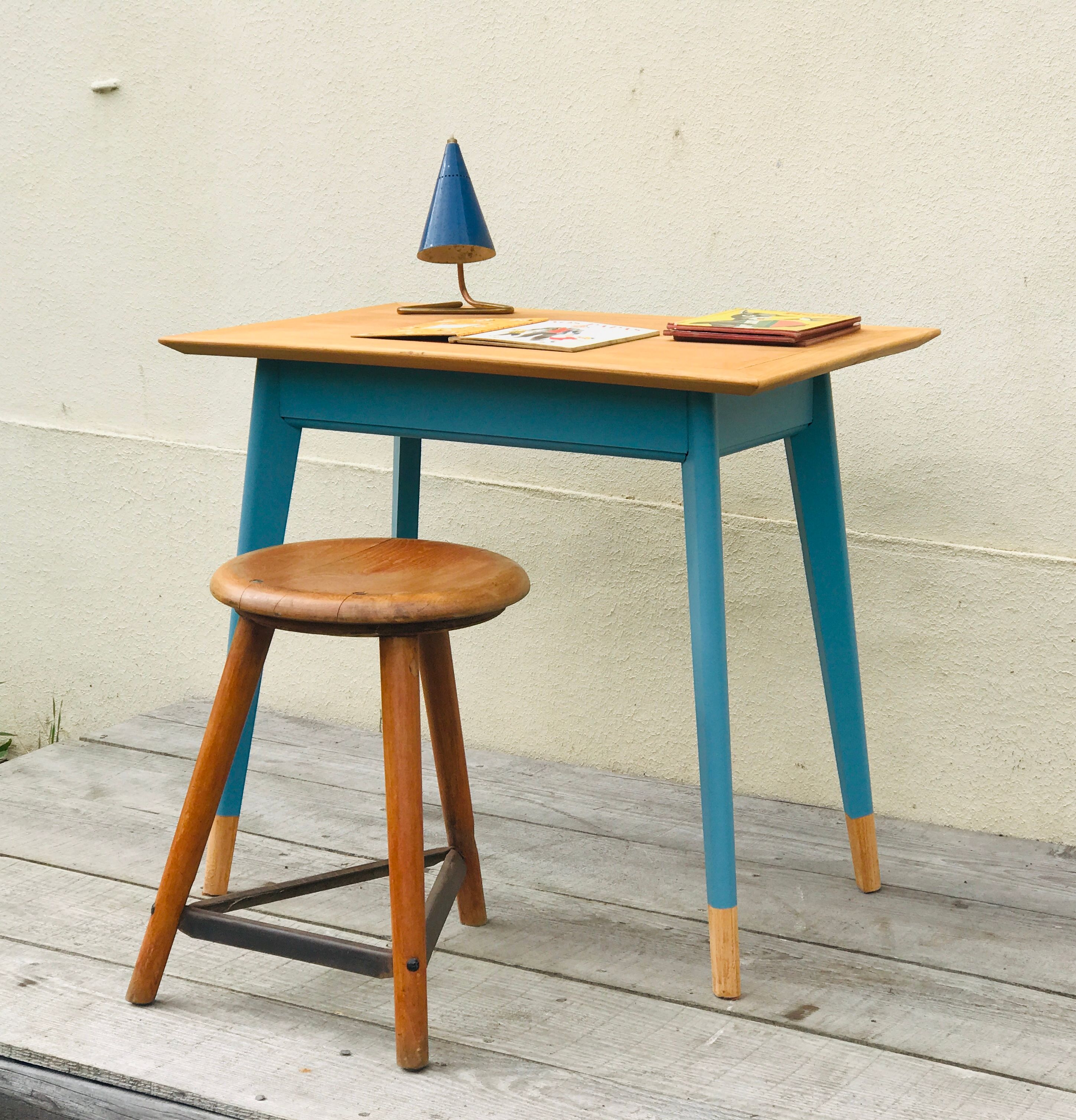 Blue compass foot table