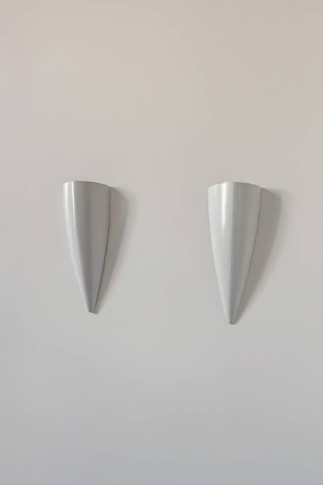 Pair of vintage wall lights in white lacquered metal, France, 1980.