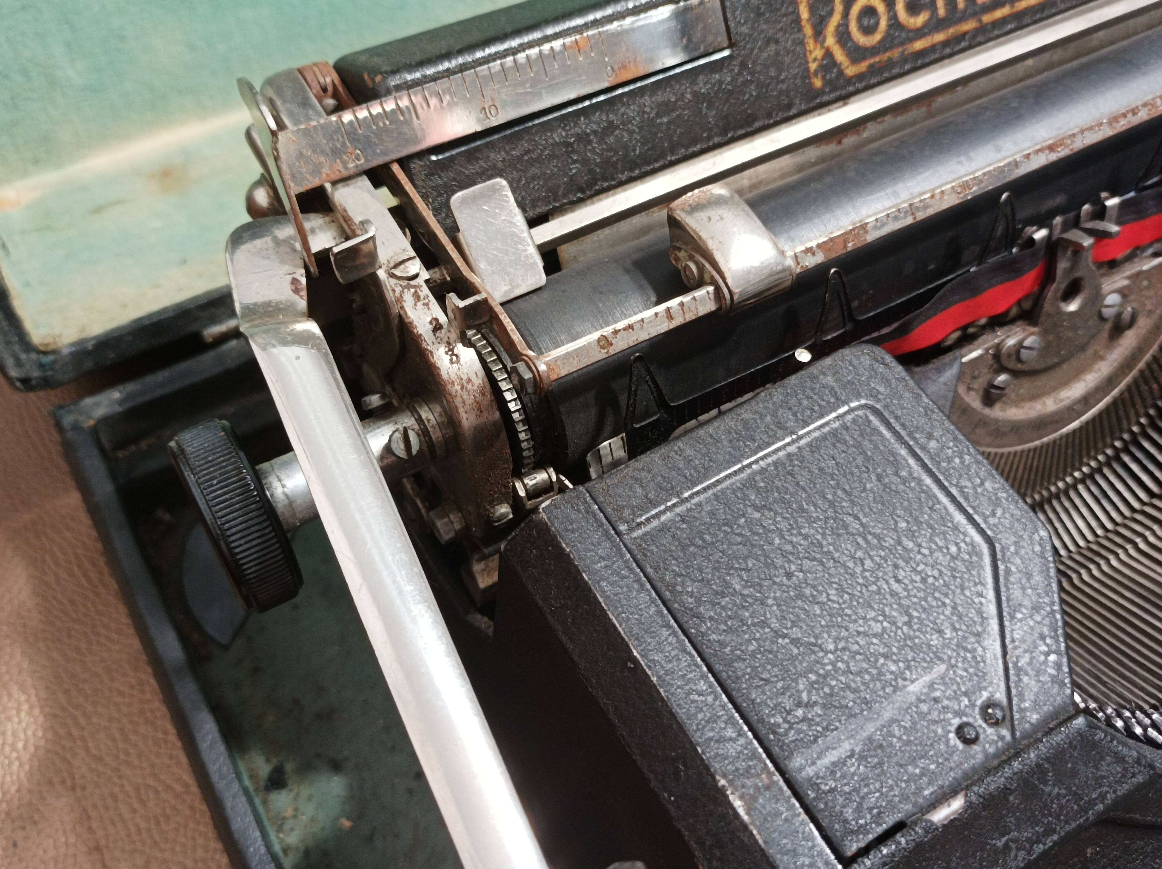 Old Rocher Rooy Functional Typewriter 1940s