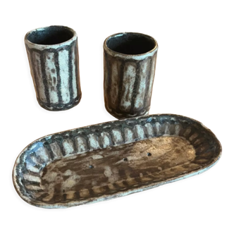 Ceramic soap dish and 2 assorted glasses