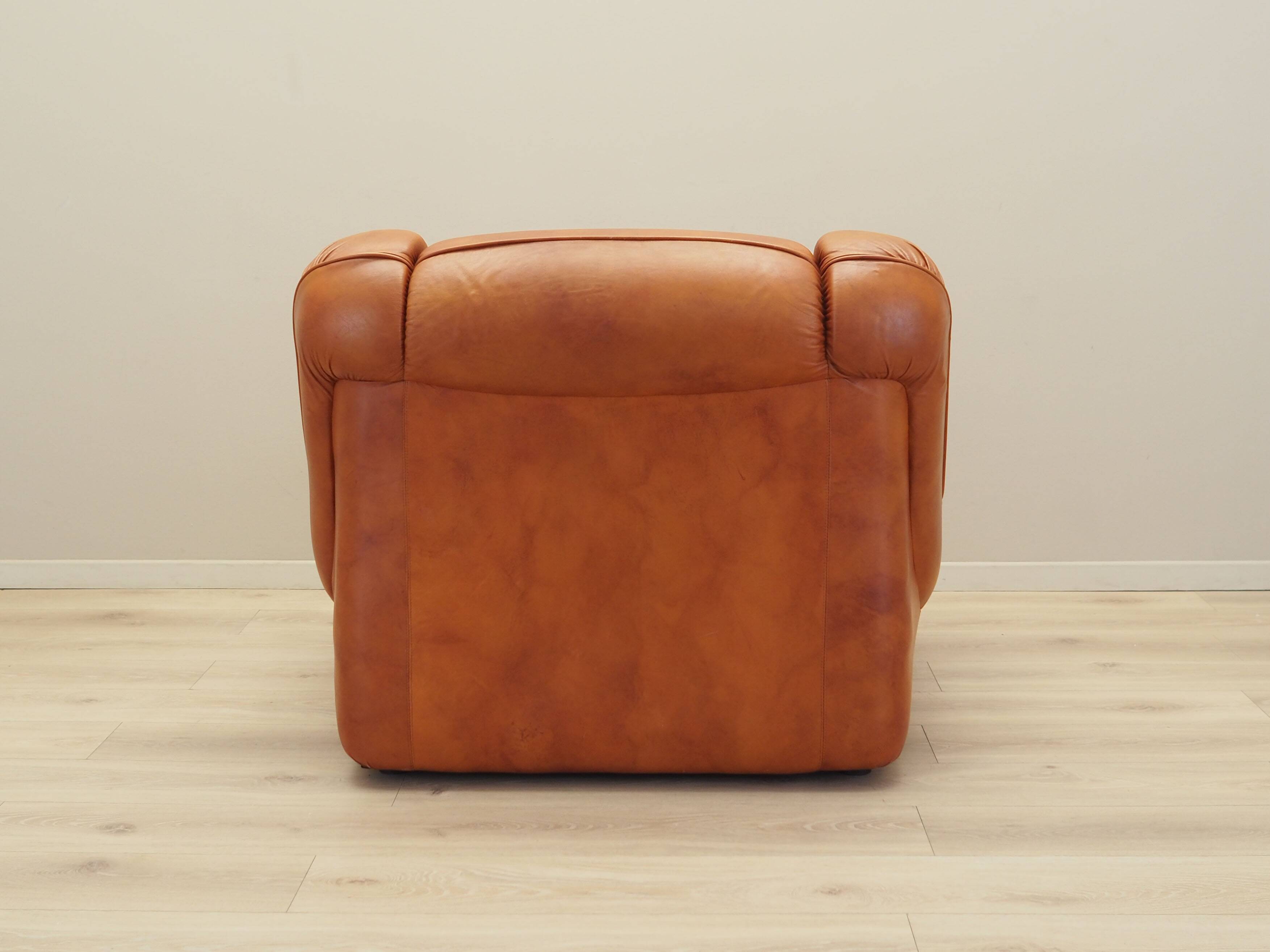 Fauteuil orange, design italien, années 1970, fabricant : Mimo Padova