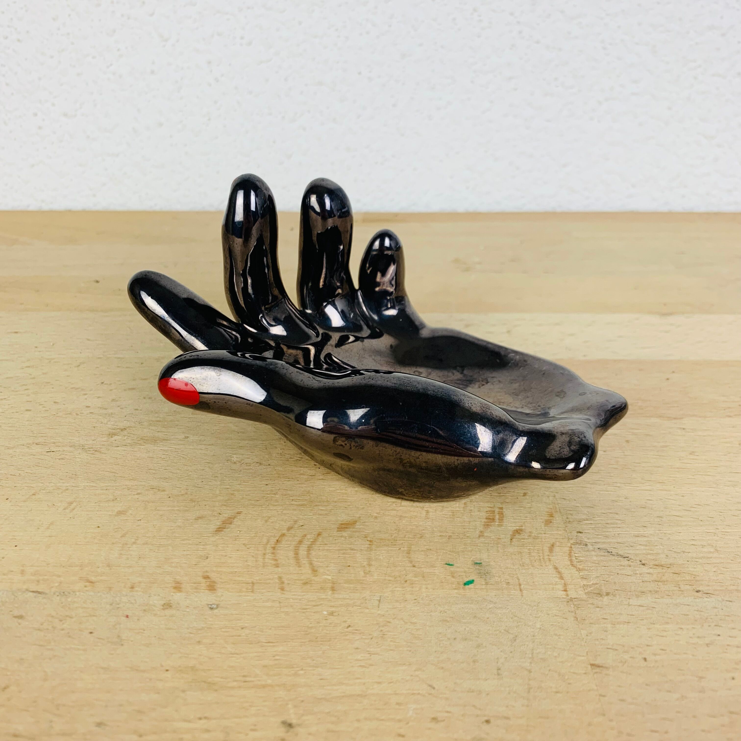 Empty pocket in ceramic