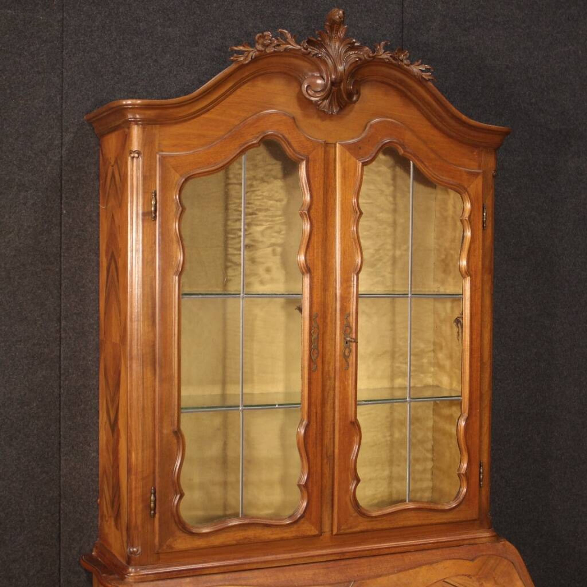 Élégante vitrine italienne à double corps des années 1950