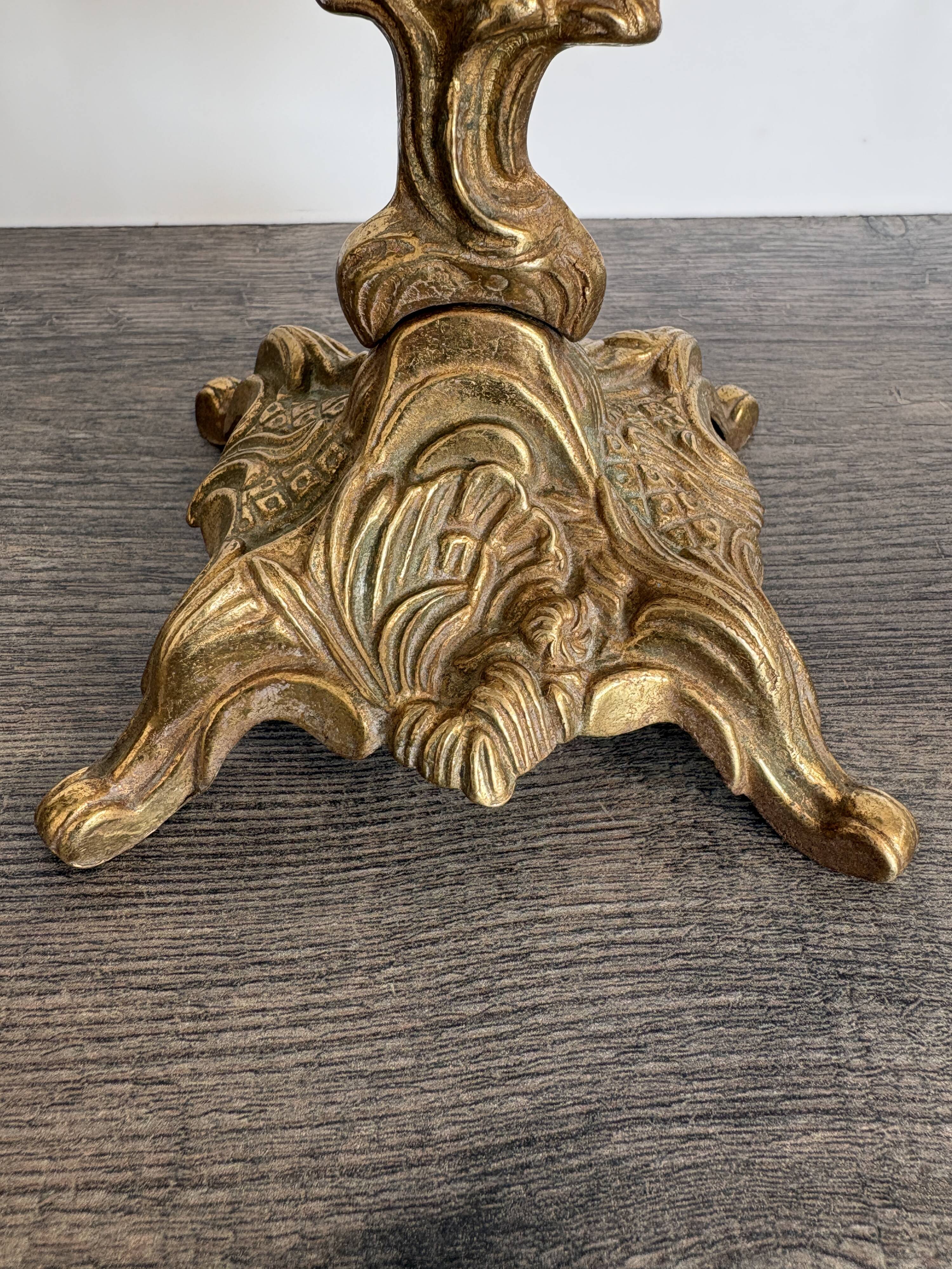 Paire de grands bougeoirs vintage en bronze doré signés Charles Boulanger