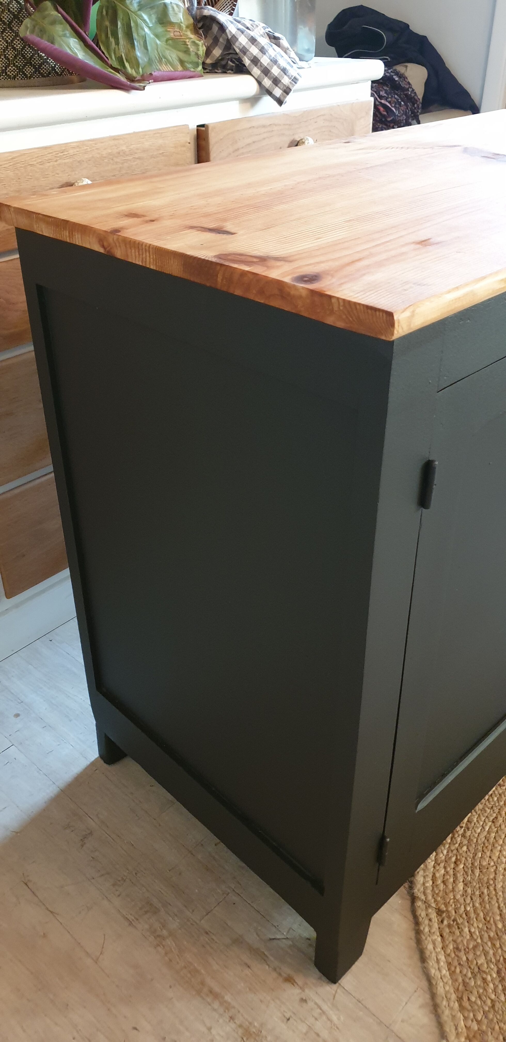 Black Parisian buffet