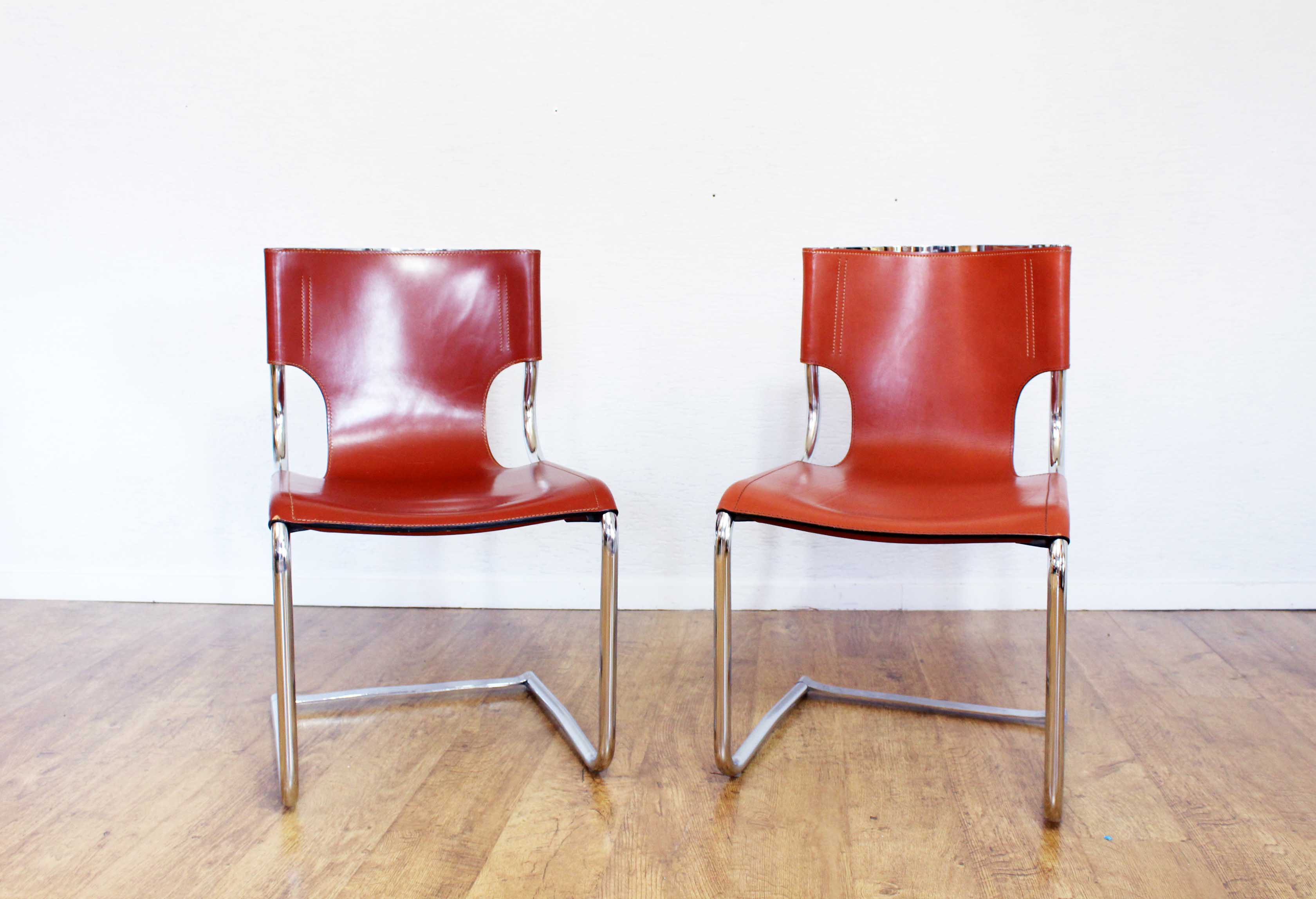 Pair of chairs in leather and chrome tube