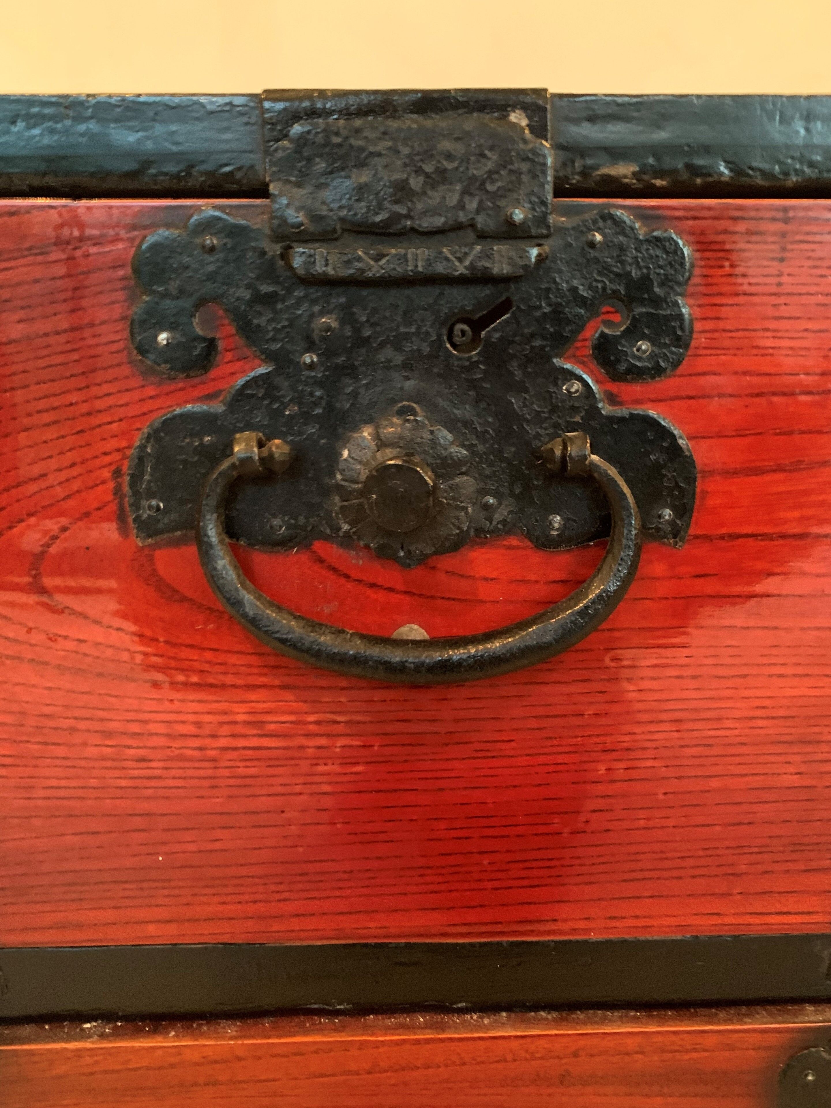 Japanese lacquered chest of drawers