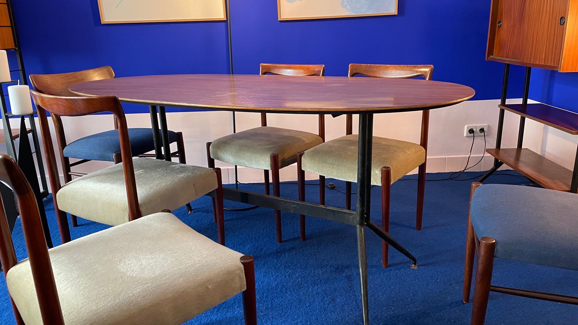 Italian oval dining table from the 60s