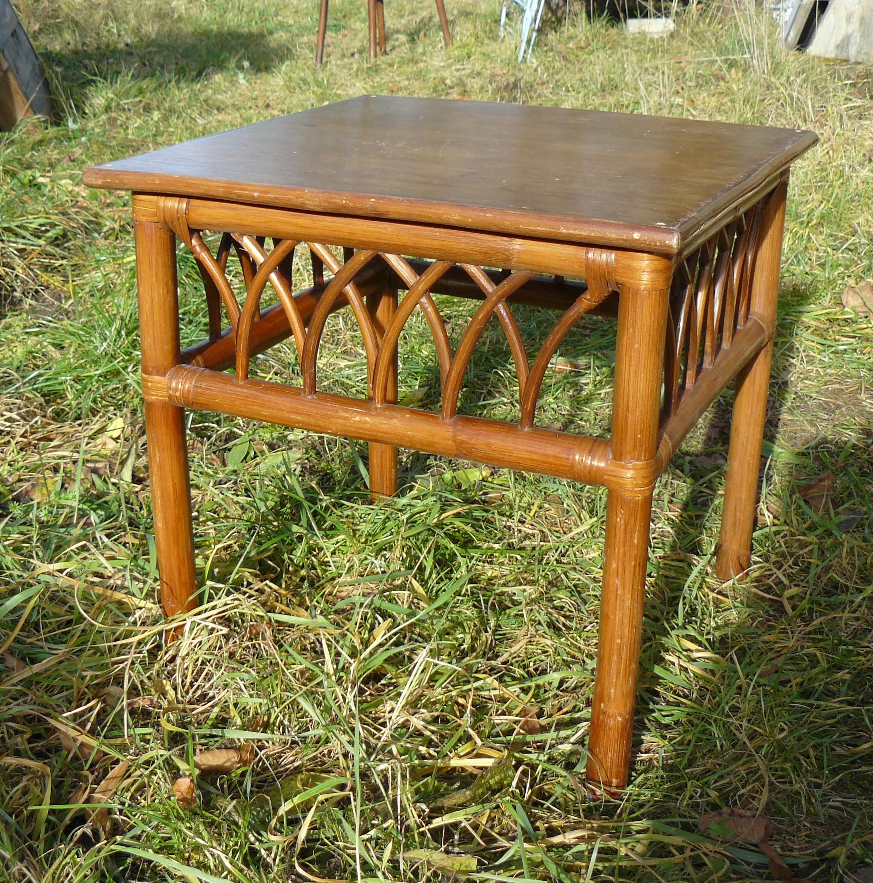 Table d'appoint rotin vintage 1970