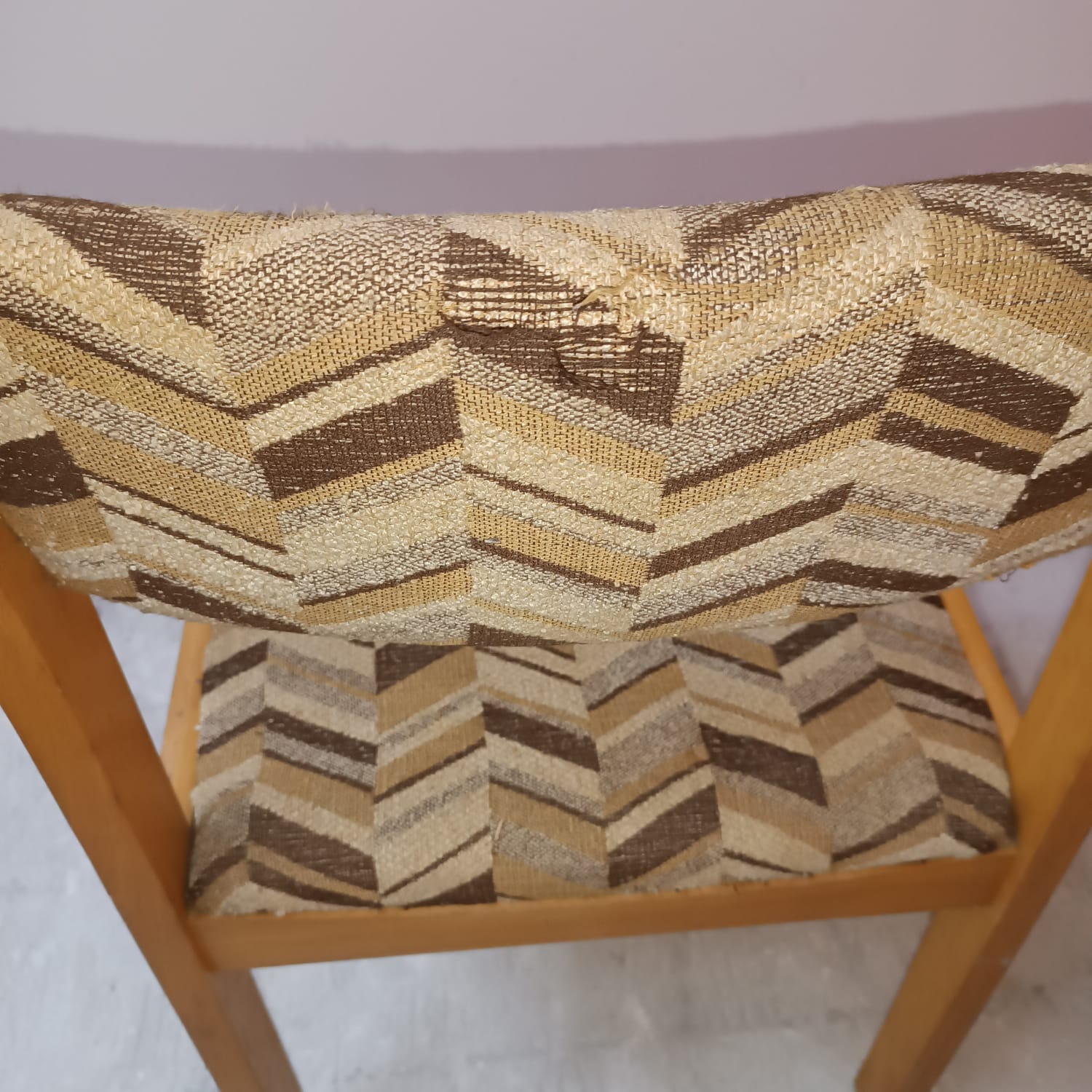 Lots of 4 vintage wooden chairs