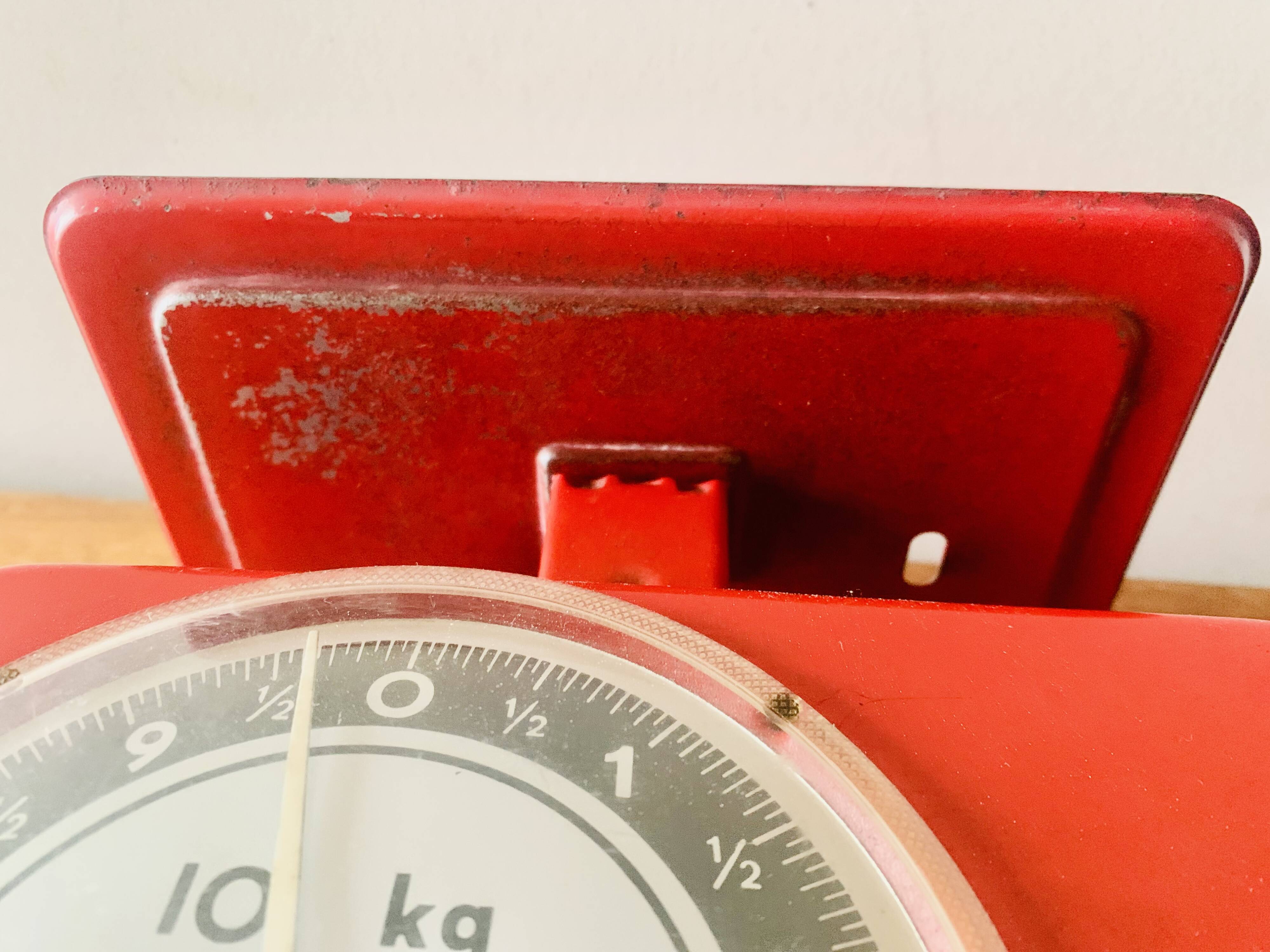 Stube - old household scale in red enameled metal - force 10