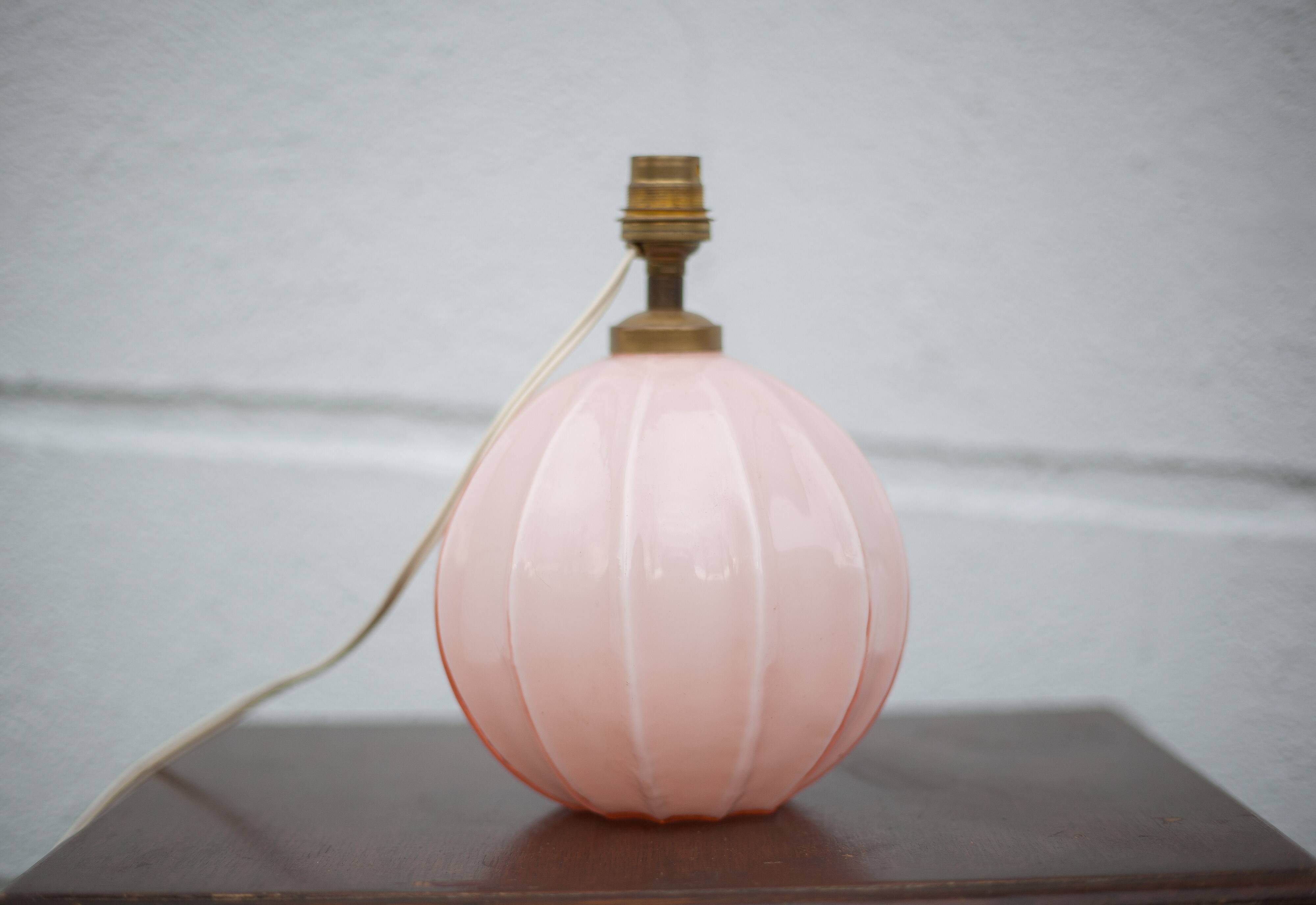 Lampe art déco, lampe à poser, lampe boule opaline rose, lampe de chevet, lampe d'appoint, 40's