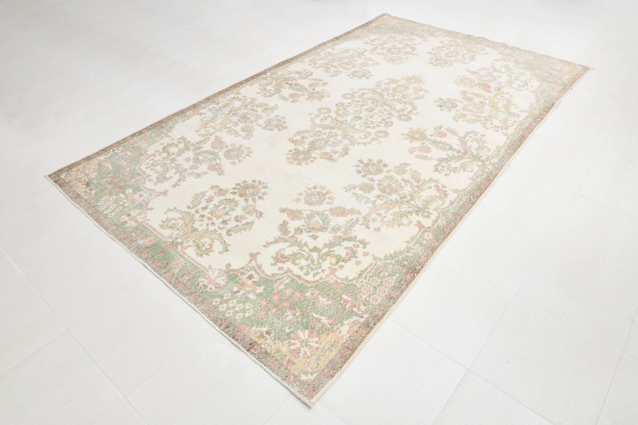 6x11 Beige & Cream Oriental Floral Pattern Vintage Rug, 189x329Cm