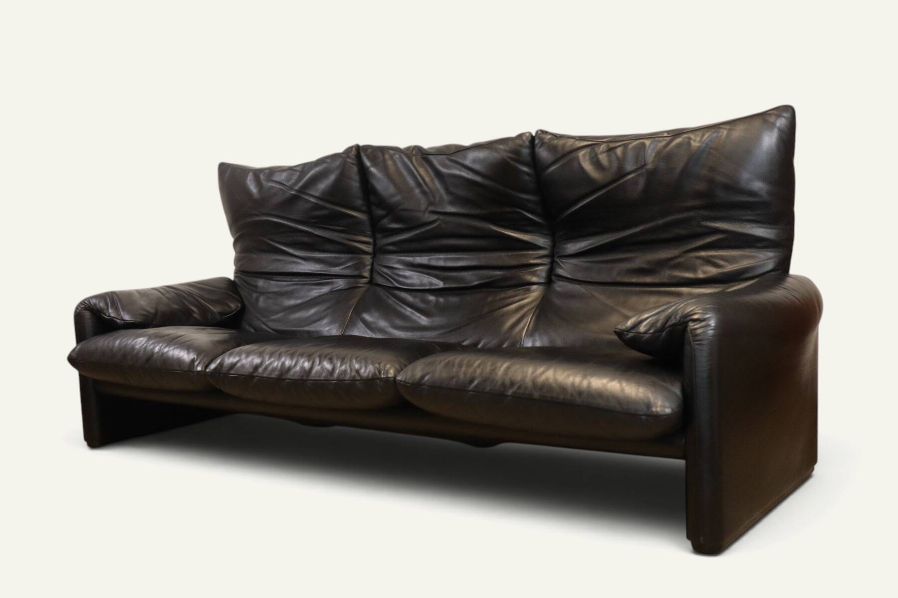Maralunga 3-seater sofa in black leather by Vico Magistretti for Cassina