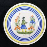Assiette en faience hr quimper décor breton