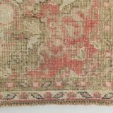 Tapis persan ancien noué main rouge corail, médaillon central floral