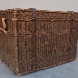 Travel trunk 1900 in wicker