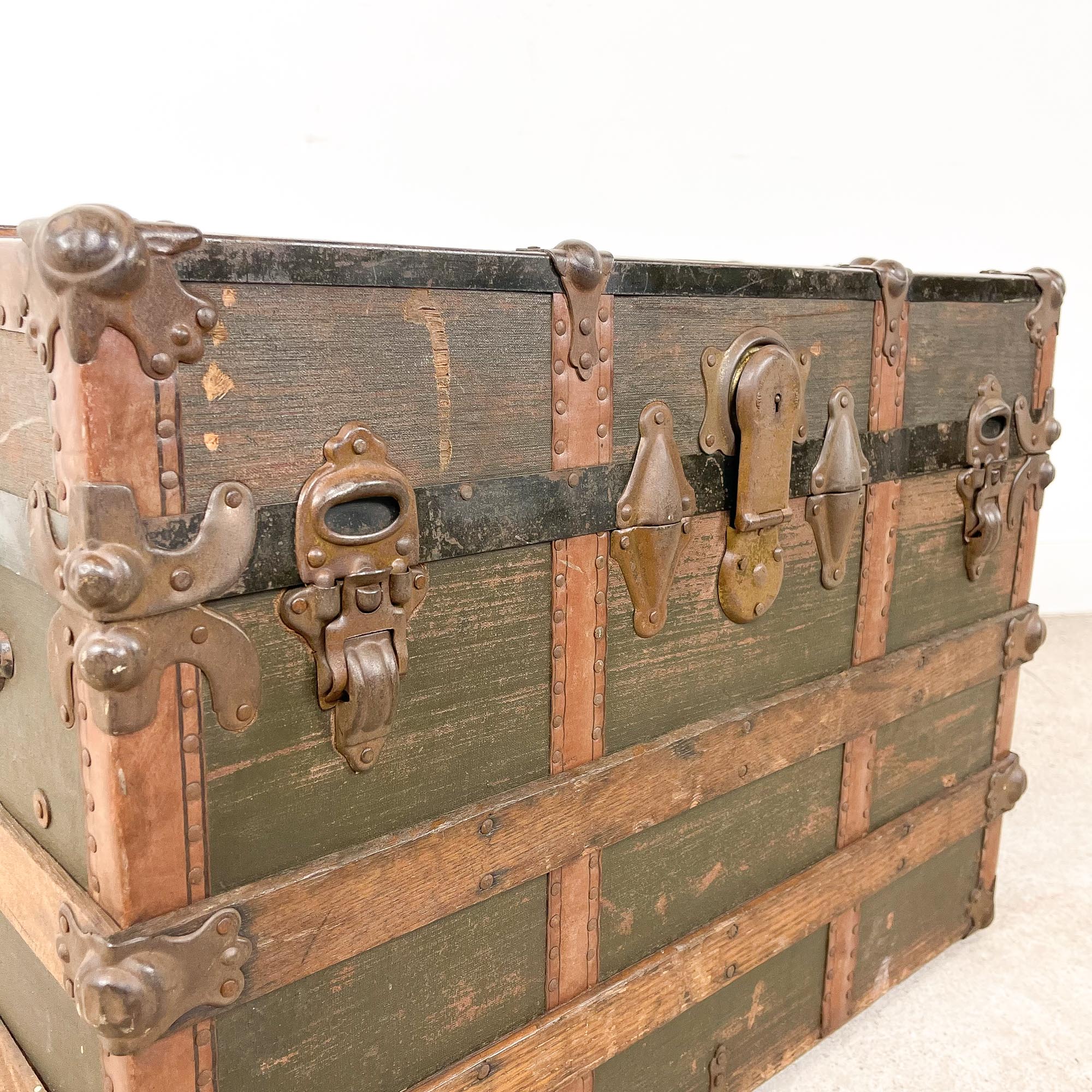 Antique american trunk chest 1900s