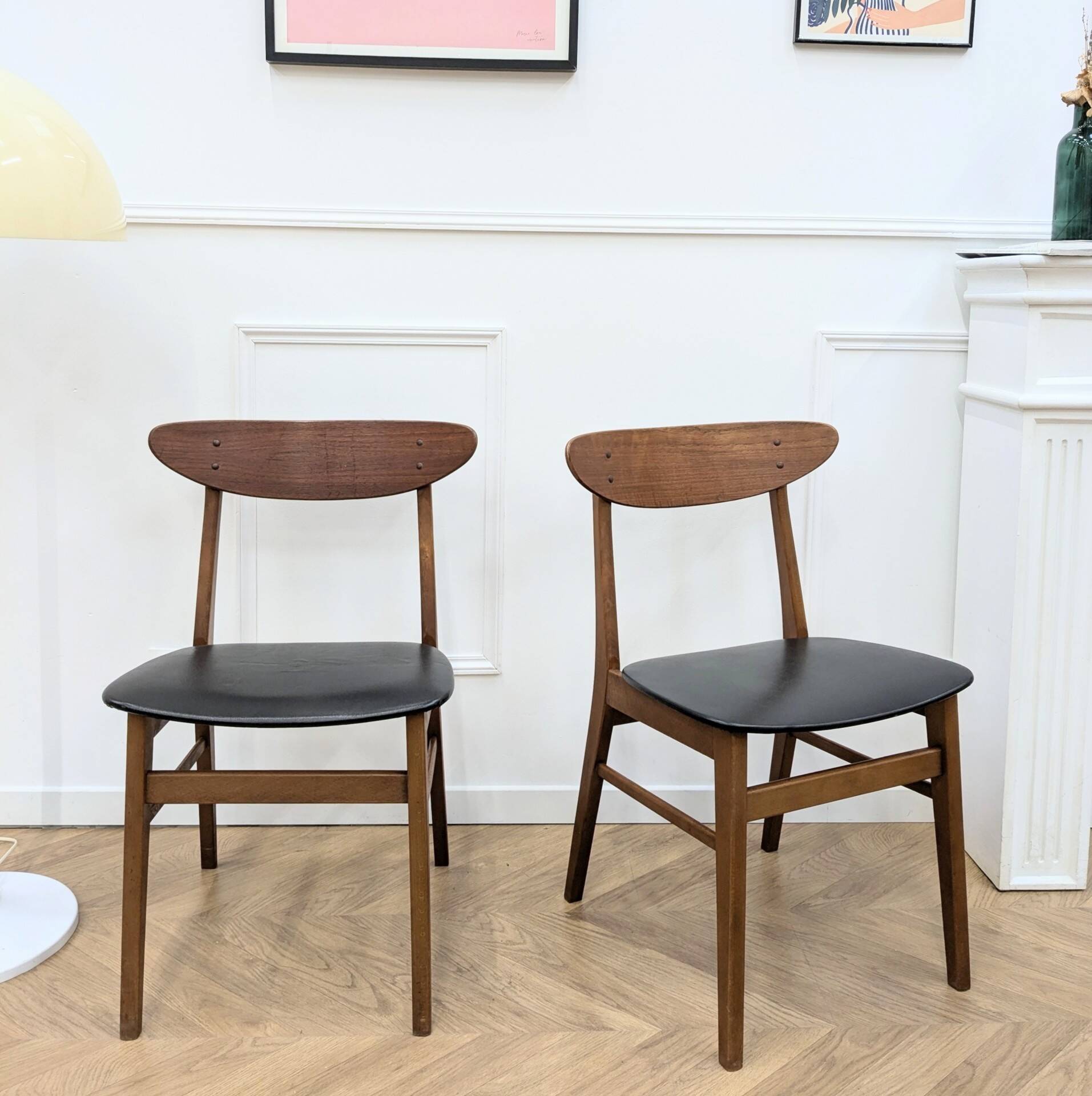 2 chairs 210 by Farstrup