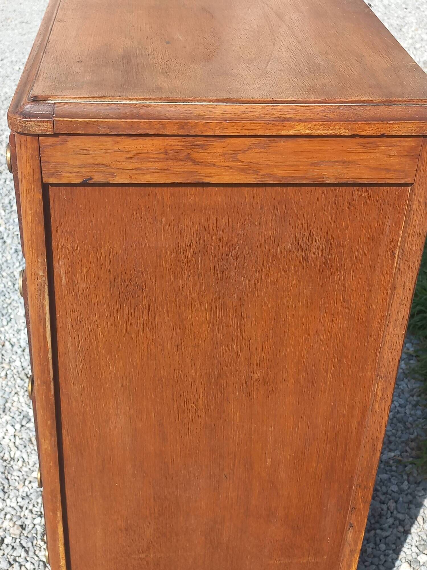 Vintage oak chest of drawers with 5 drawers from the 1950s.
