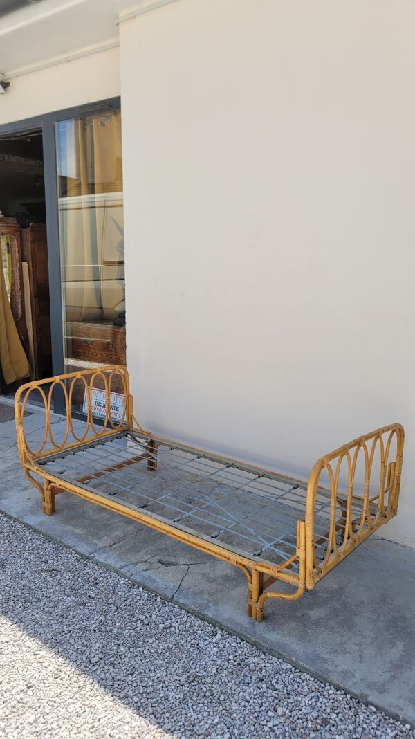 Lit corbeille en rotin vintage 1950