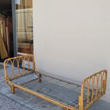 Lit corbeille en rotin vintage 1950
