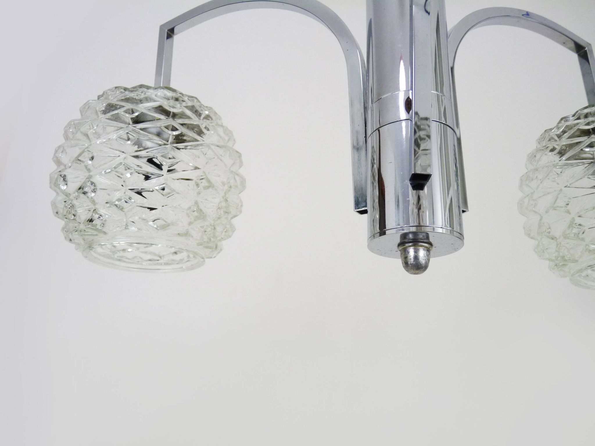 Italian Targetti Sankey chandelier in chrome metal with 3 lights. 70s