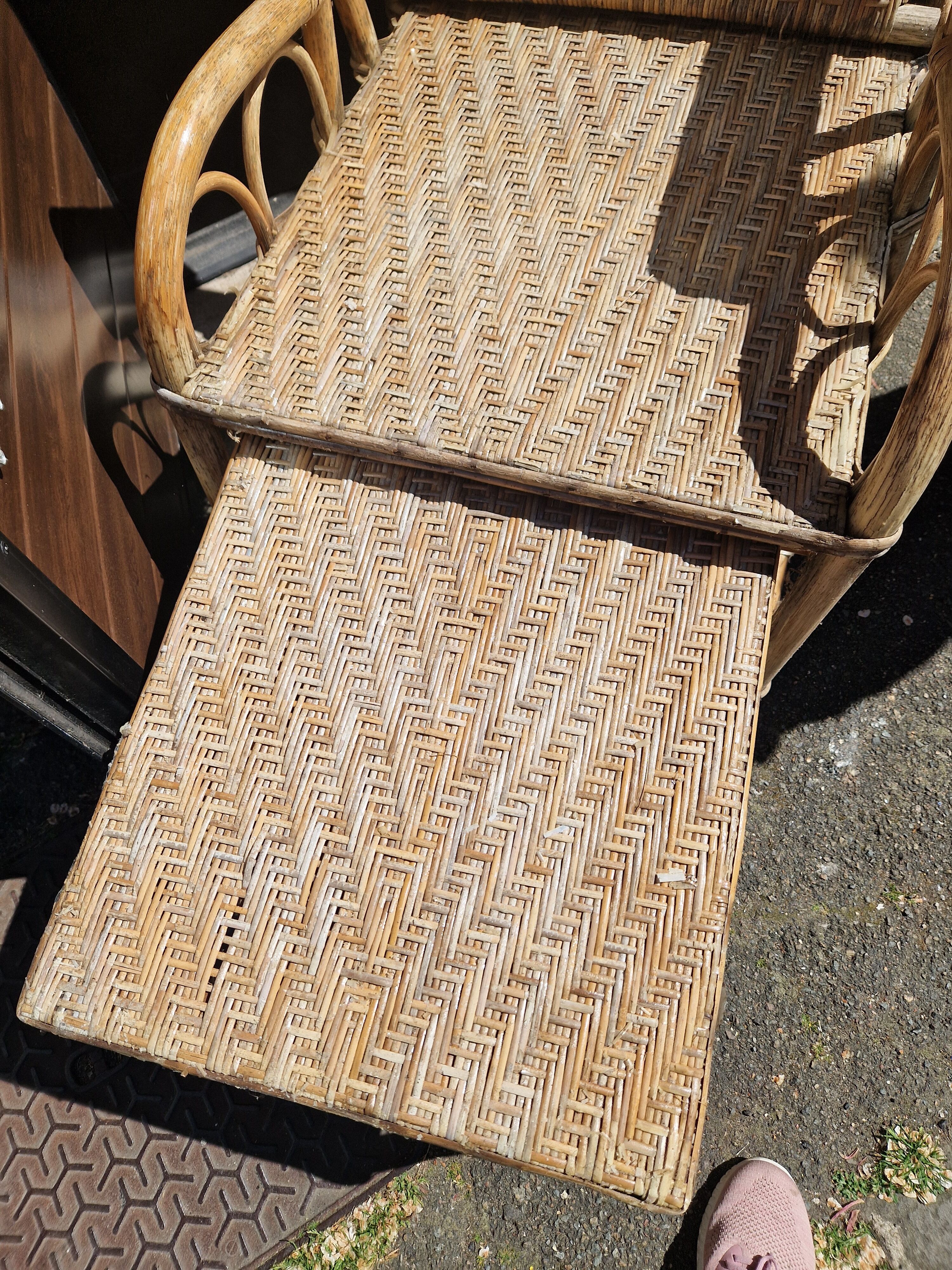 Adjustable vintage sun lounger in wicker and rattan