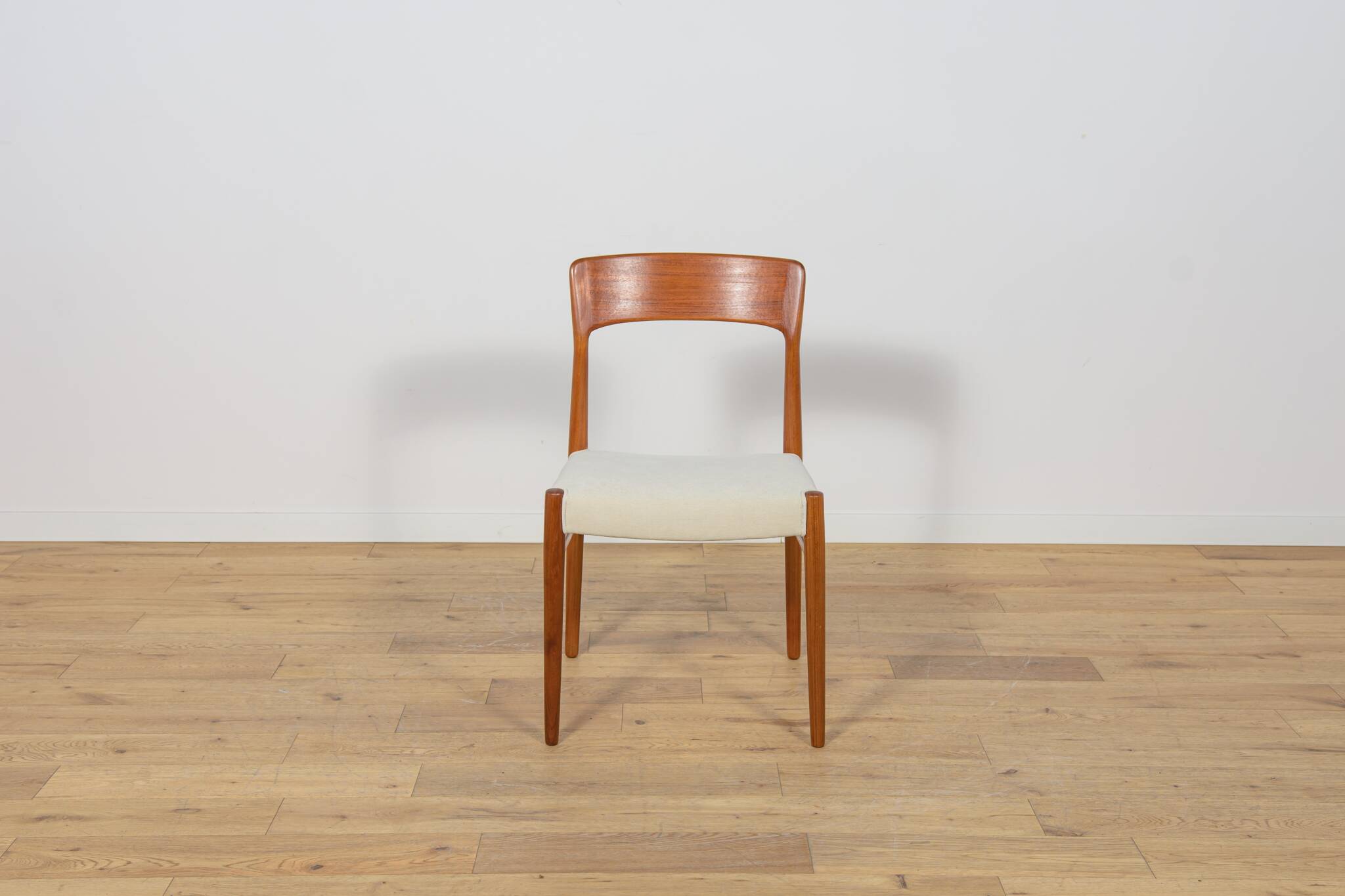 Mid-Century Modern Teak Dining Chairs model 26 by Henry Kjærnulf  for Korup