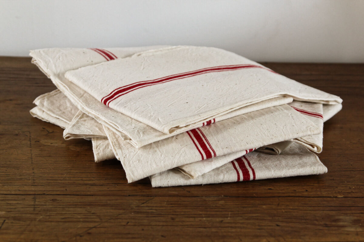 Set of 8 tea towels, linen beds