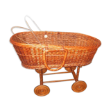 Cradle in rattan on wheels