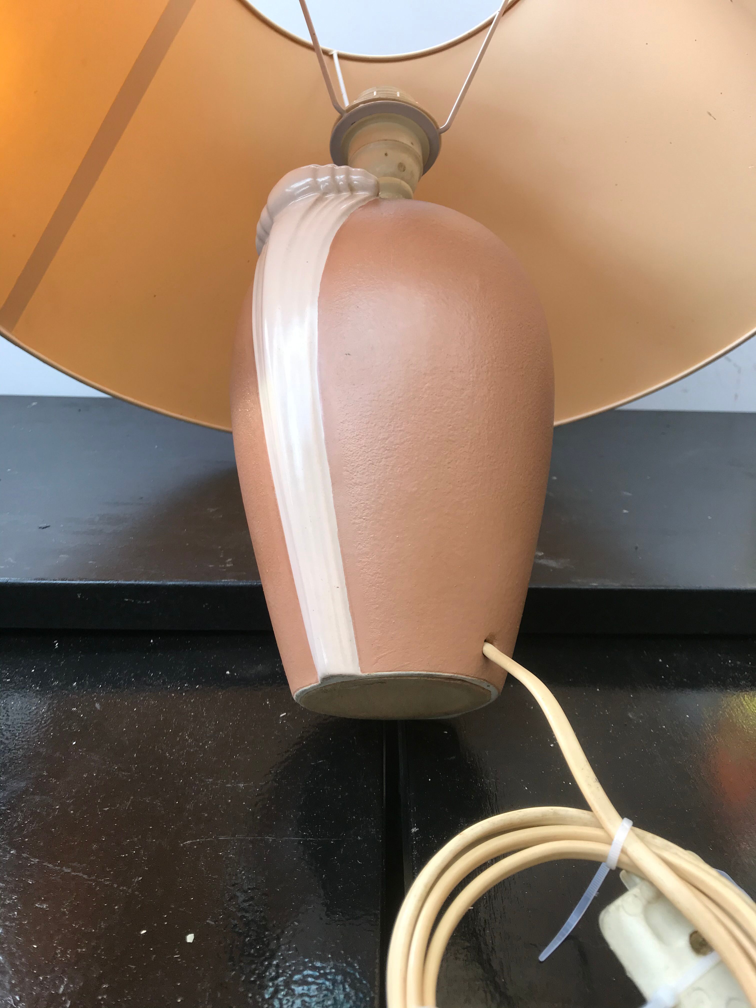 Former schuytener ceramics robert lamp - vintage cream lampshade