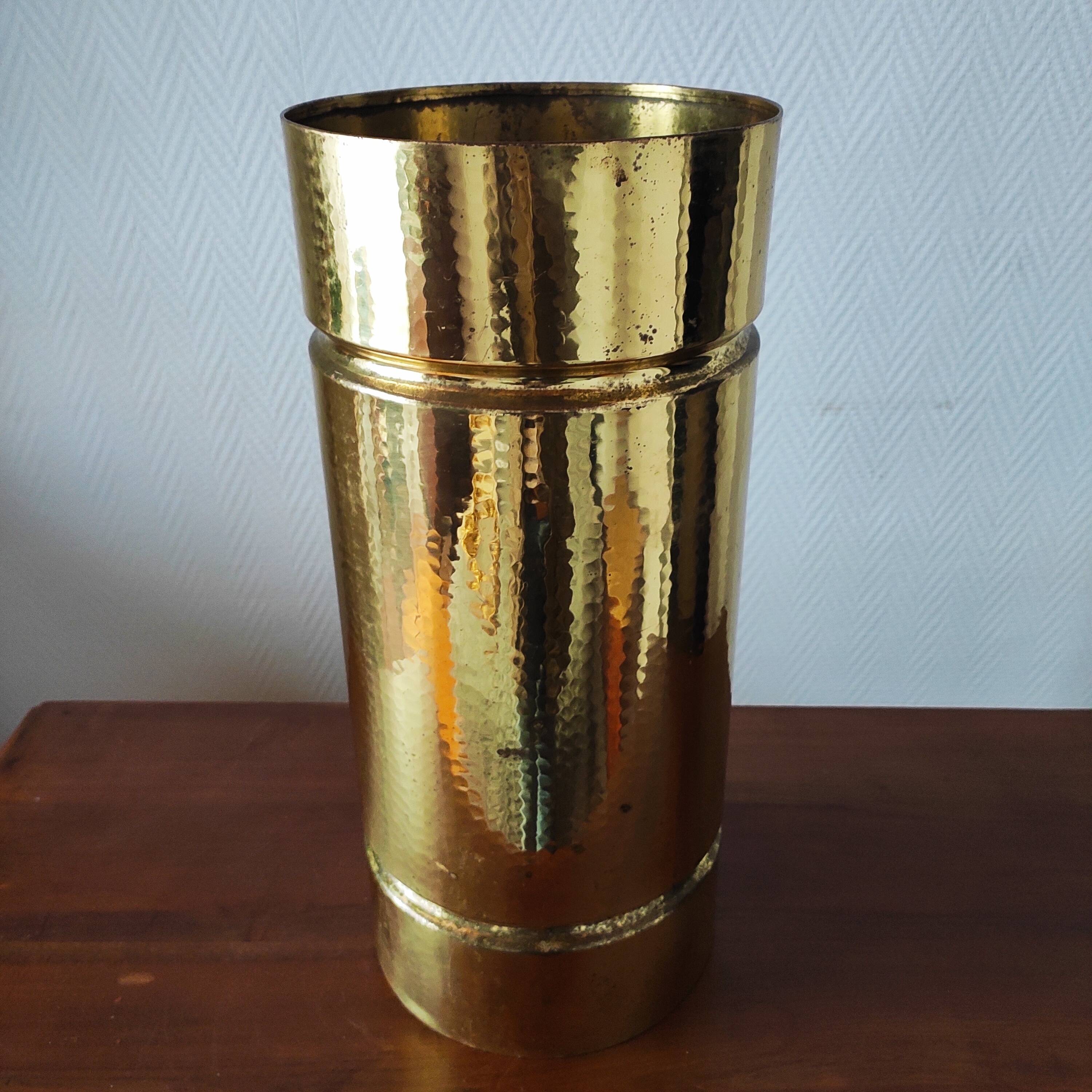 Vintage 1970s Italian umbrella stand in hammered brass, signed.