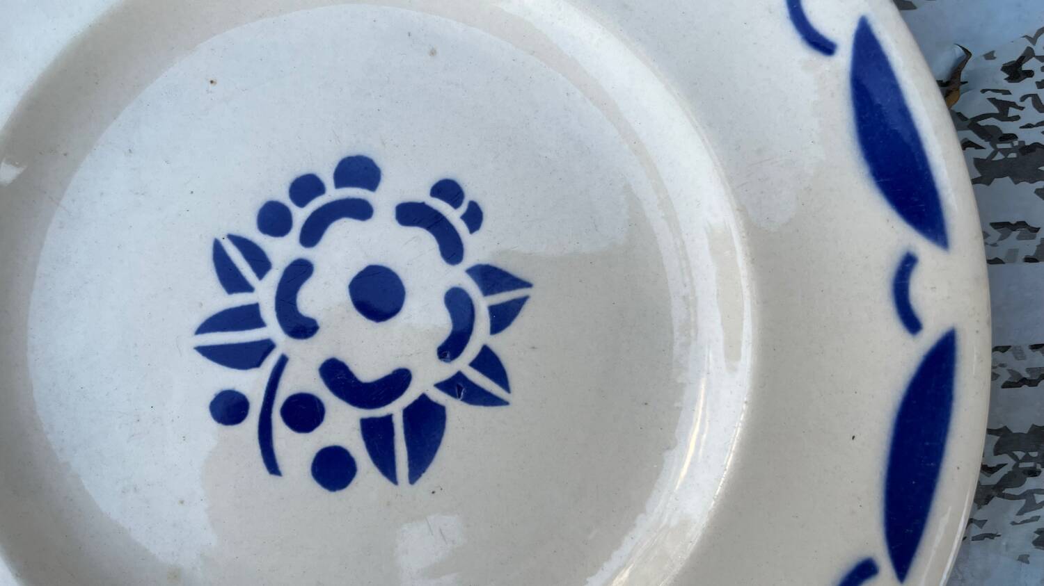 Set of 6 Longwy flat plates