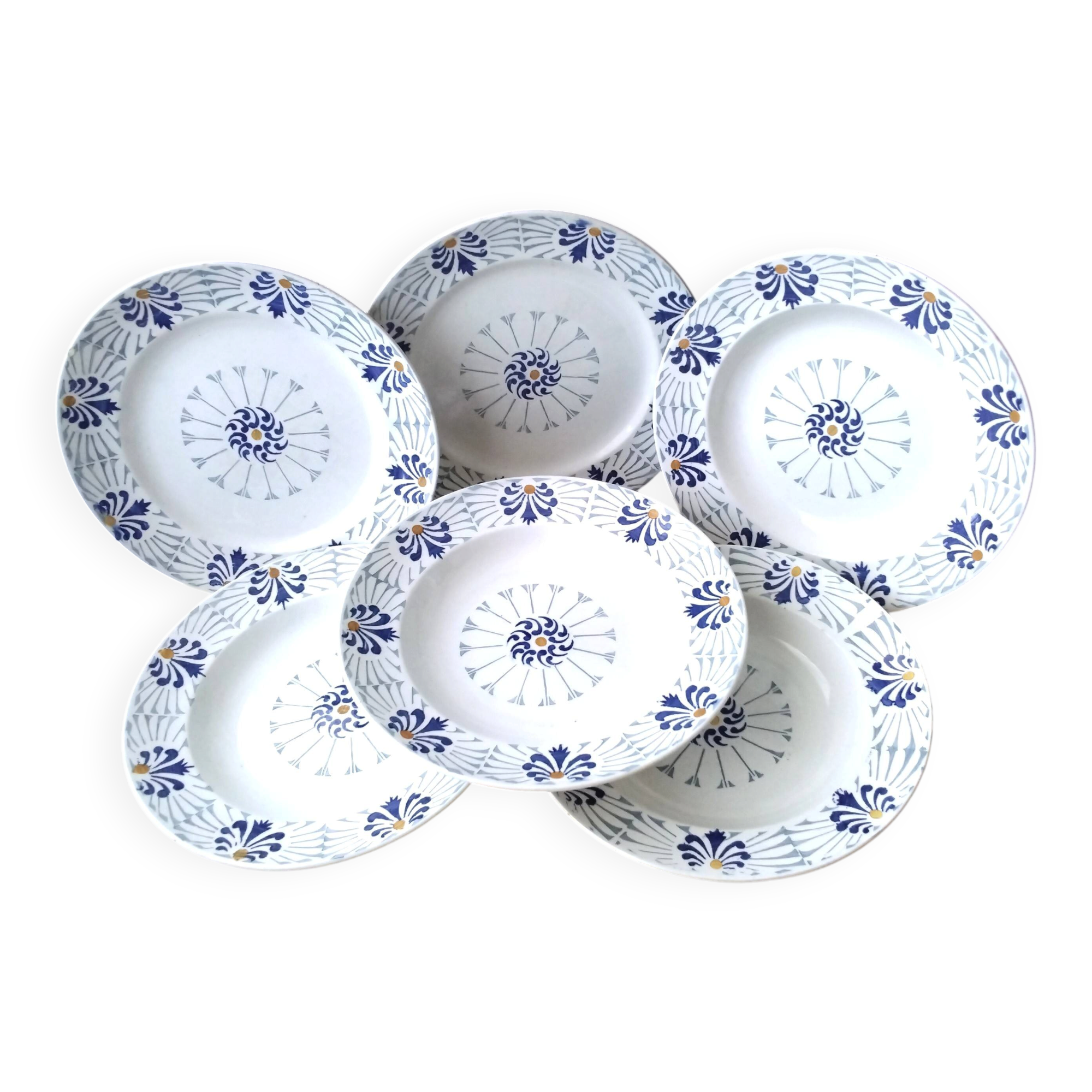 Lot de 6 assiettes  4 creuses et 2 plates de la Faïencerie d'Onnaing