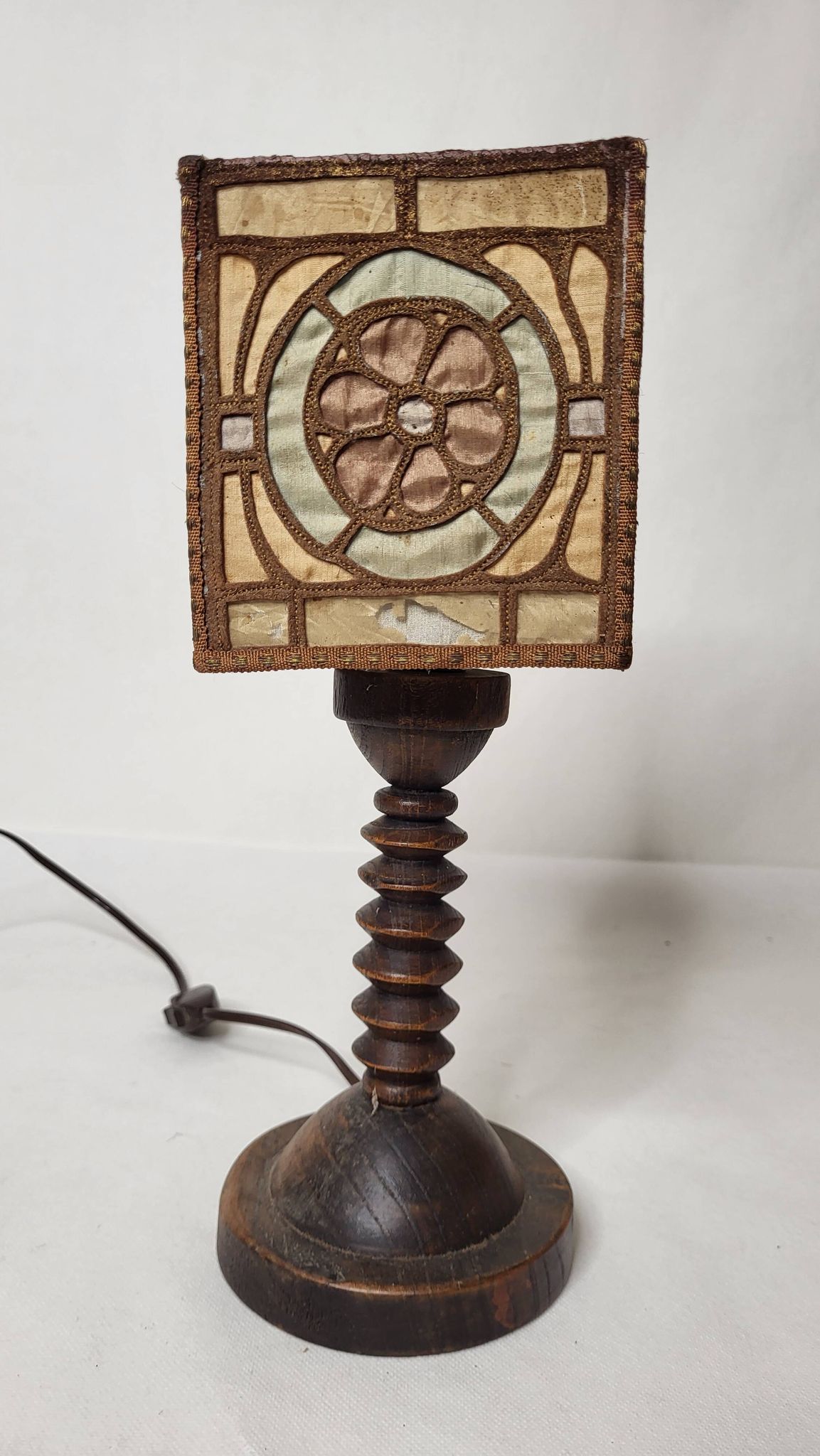 Lampe en bois Art Nouveau